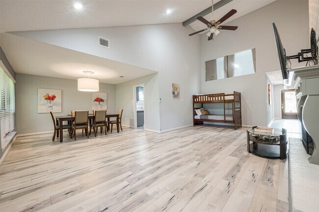 Foto del edificio - 1723 Rock Fence Dr