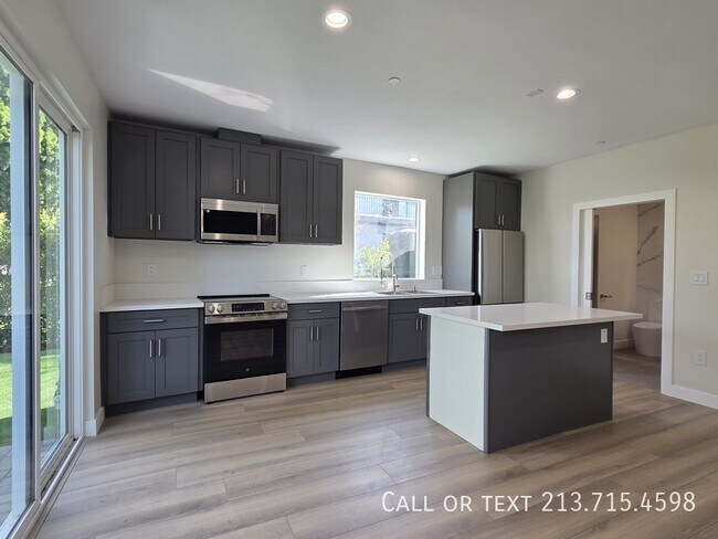 Foto del edificio - 5700 Clemson St