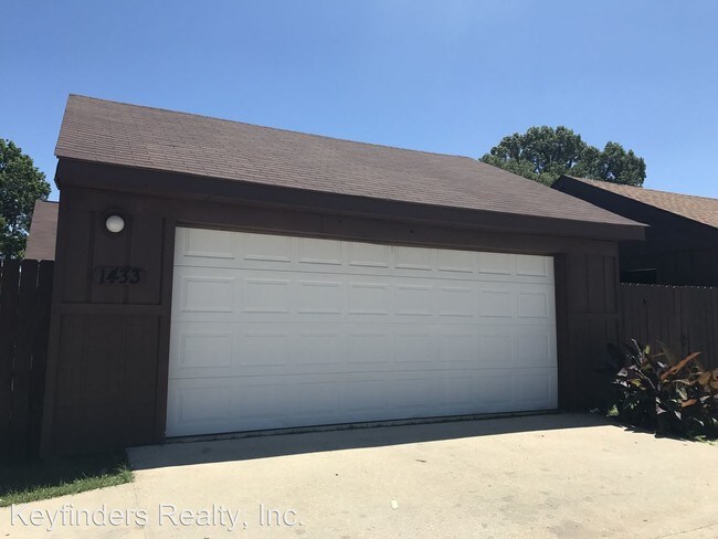 Building Photo - 1433 Millerville Rd