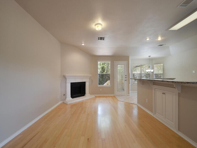 Foto del edificio - 4 Bedroom Home in Anderson Mill West!