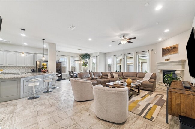 Building Photo - 10110 Hooke Dr