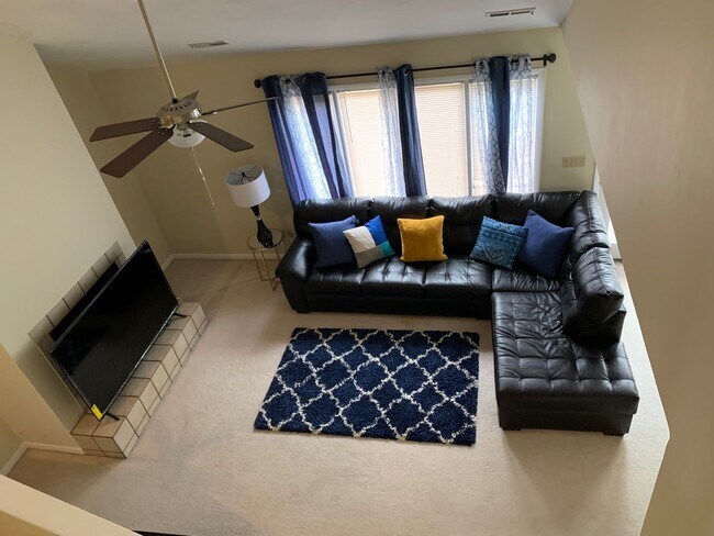 Foto del edificio - *Price Reduced* 2 Bedroom 2.5 Bath Townhou...
