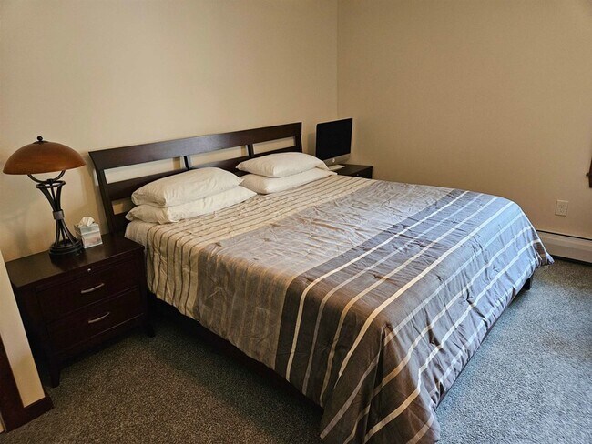 Building Photo - 48 Westview Rd