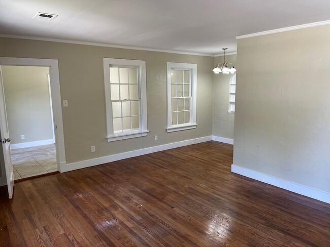 Building Photo - 1403 Dexter Ave