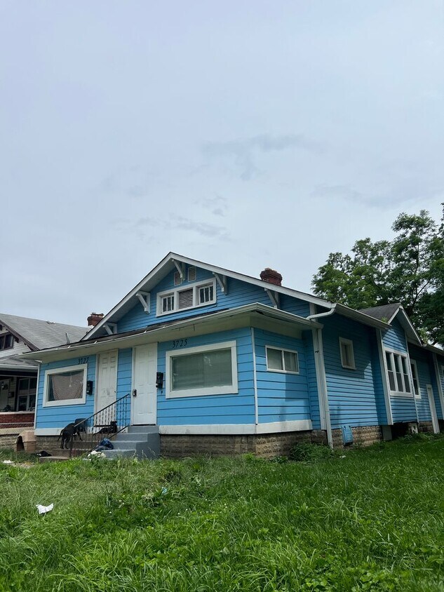 Foto principal - 3725 E Vermont St