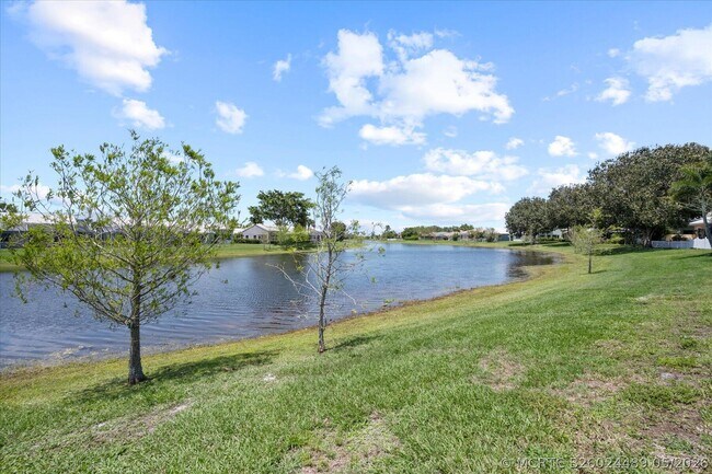 Building Photo - 2573 Country Golf Dr