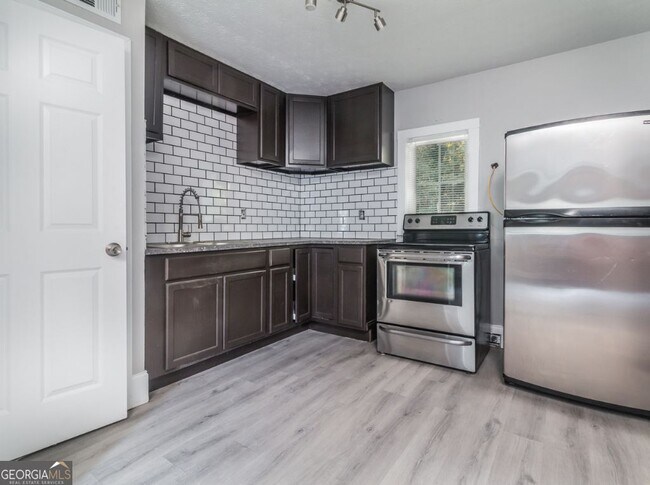 Foto del edificio - 511 Gresham Park Dr