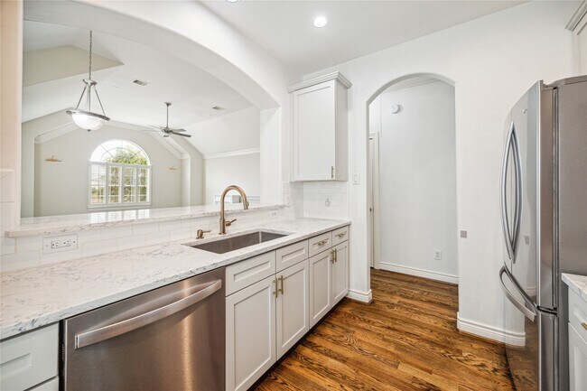 Foto del edificio - 5841 Katy St