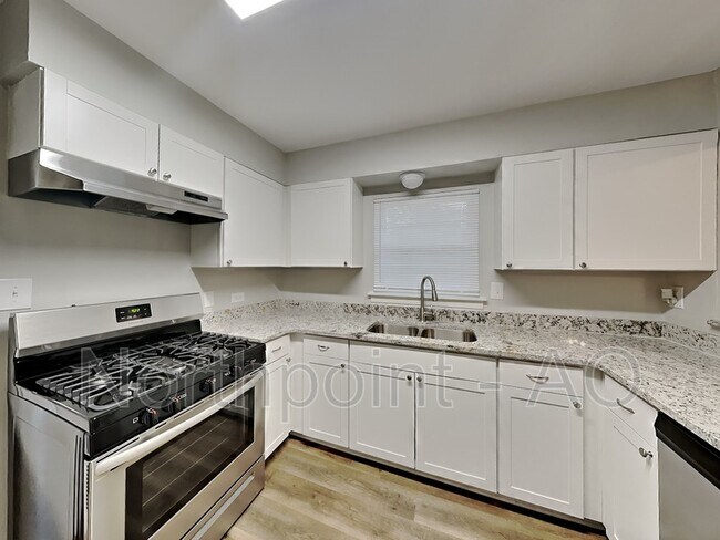 Foto del edificio - 1560 Woodland Cir SE
