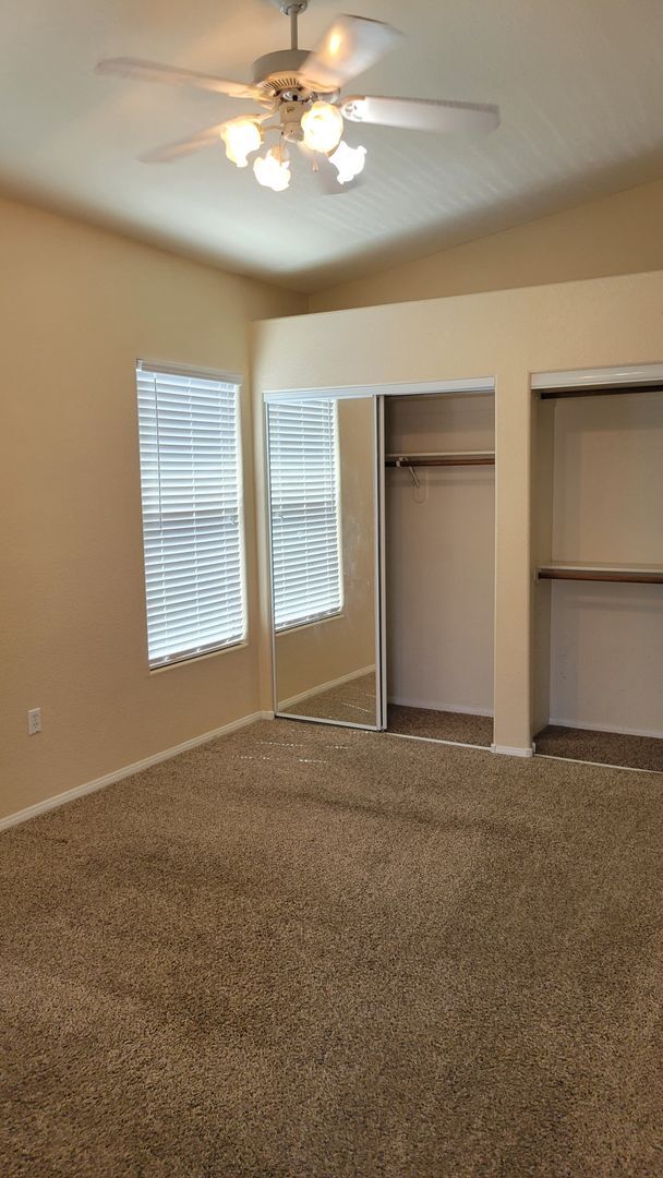 Foto del edificio - 10650 Calico Mountain Ave