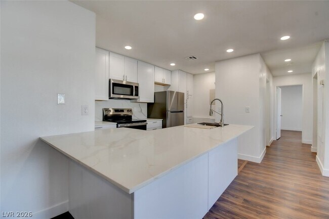 Foto del edificio - 8600 W Charleston Blvd