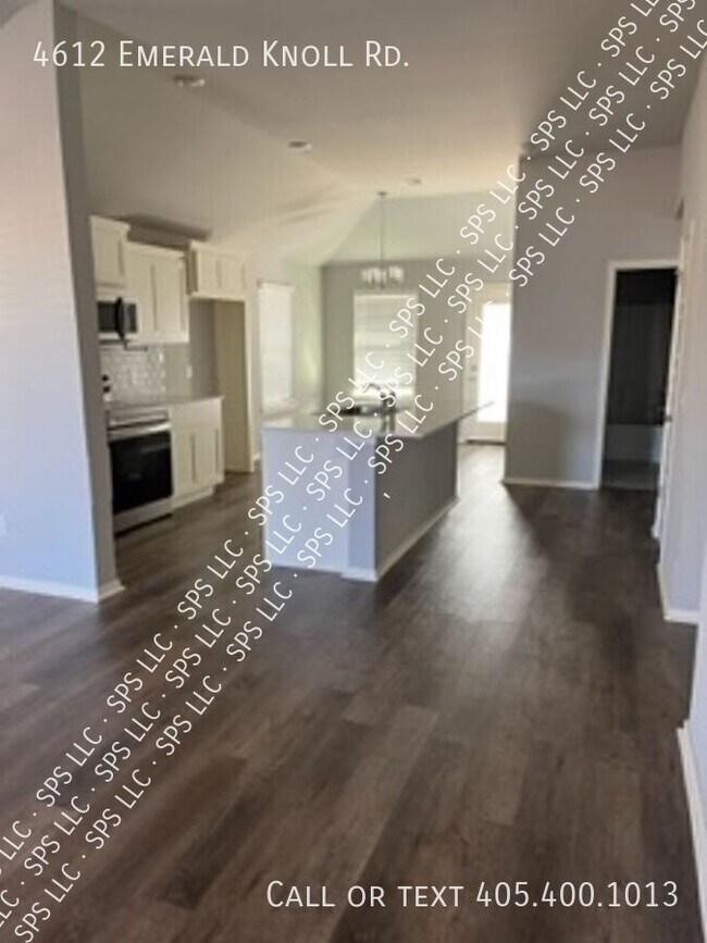 Foto del edificio - 4612 Emerald Knoll Rd