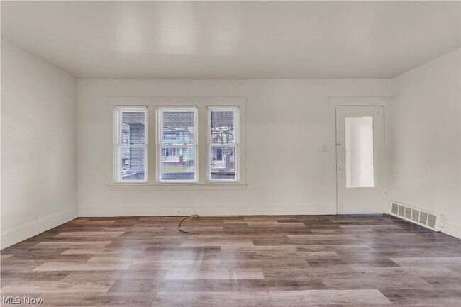 Foto del edificio - 3231 W 112th St