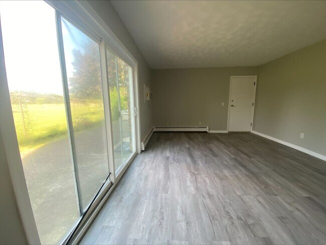 Building Photo - Oakhurst Apartments
