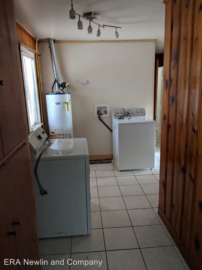Building Photo - 5 br, 2 bath House - 1428 S Van Buren