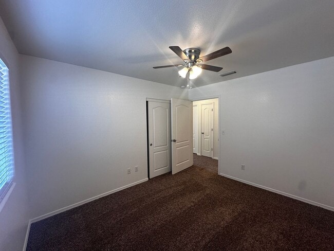 Building Photo - 3 Bedroom 2 Bathroom Duplex