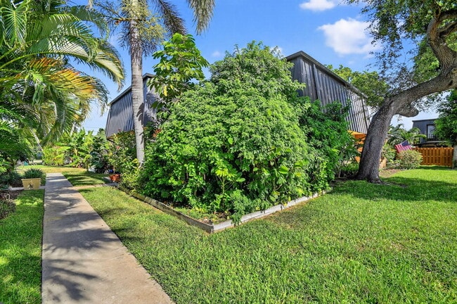 Building Photo - 2494 Waterside Dr