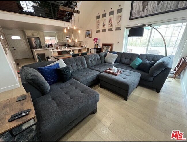 Foto del edificio - 5019 W Maplewood Ave