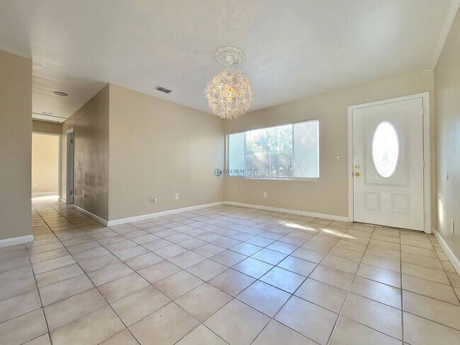 Foto del edificio - Charming 3-Bed, 2-Bath Home with Pool!