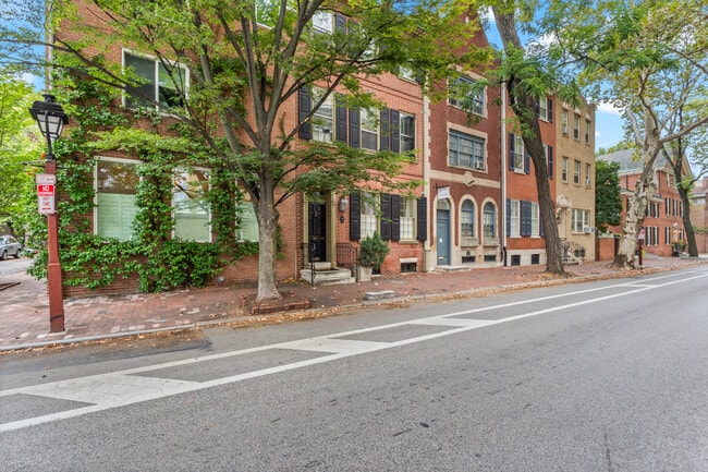 Building Photo - 409 Pine St