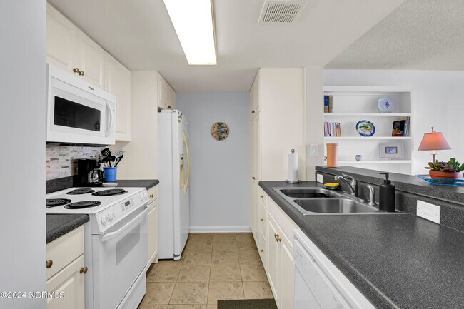 Building Photo - 322 Causeway Dr