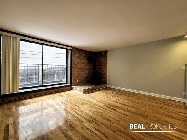 Foto del edificio - 0 bedroom in CHICAGO IL 60610