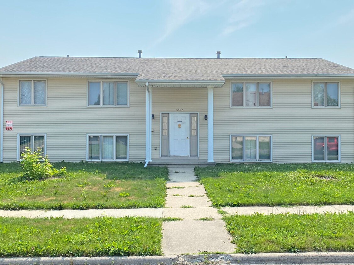 Primary Photo - 3623 Ravenwood Cir