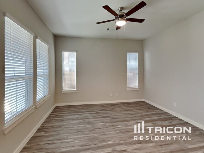 Building Photo - 9835 Willow Creek Commerce Dr 104 Tomball TX