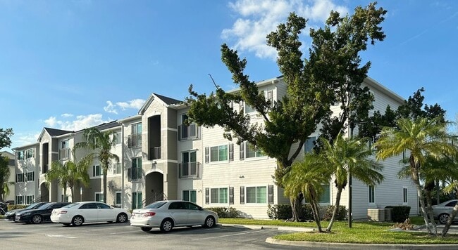 Building Photo - Hawk's Landing Apartments