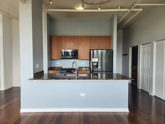 Foto del edificio - 511 W Division St