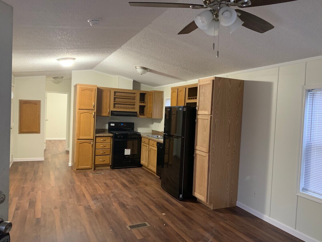 Primary Photo - 410 Daly Dr