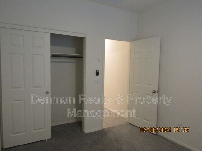 Foto del edificio - 225 W Tropical Dr