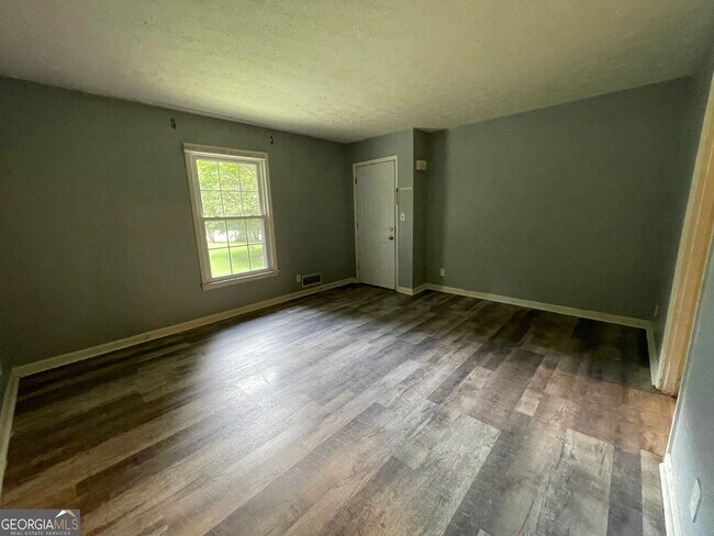 Foto del edificio - 5568 Rock Garden Ct NW