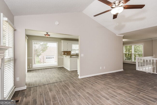 Building Photo - 17 Stonecreek Dr SW