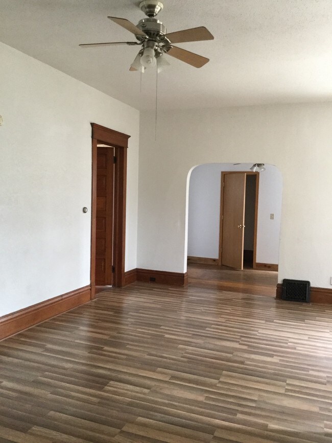 Building Photo - 516 S Galena Ave
