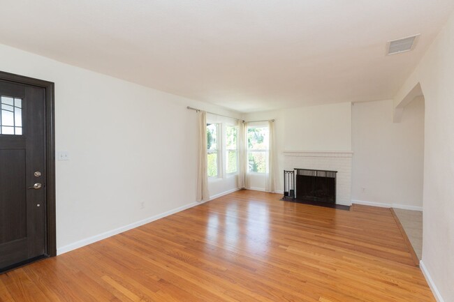 Building Photo - ***LA MESA BEST KEPT SECRET*** AVAILABLE N...
