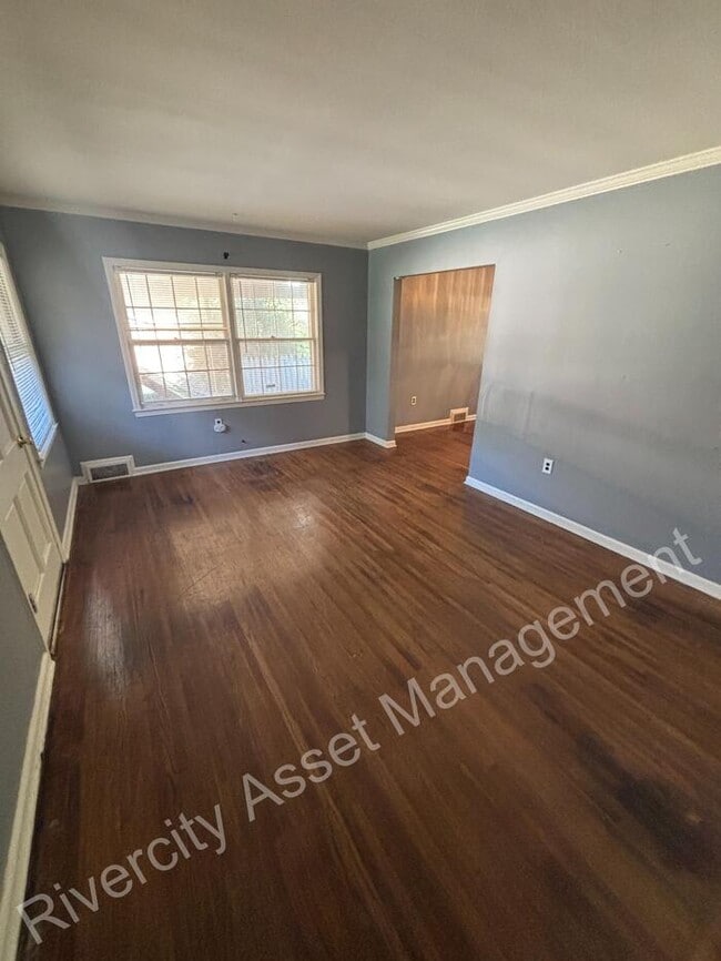 Foto del edificio - Charming 3-Bedroom Home with Fenced Yard & Original Hardwood Floors – Frayser, Section 8 Welcomed!