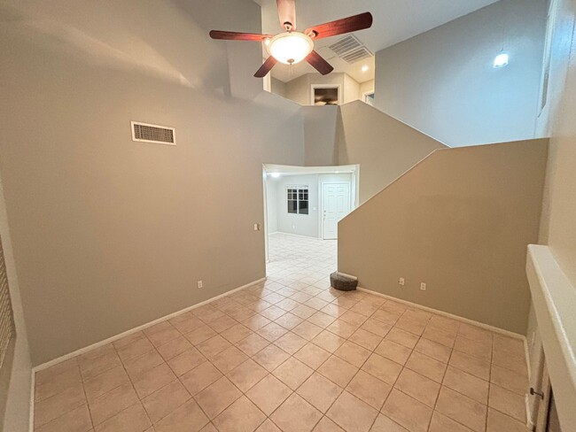 Foto del edificio - Gorgeous 3 bed / 2.5 bath, 2 story home ne...