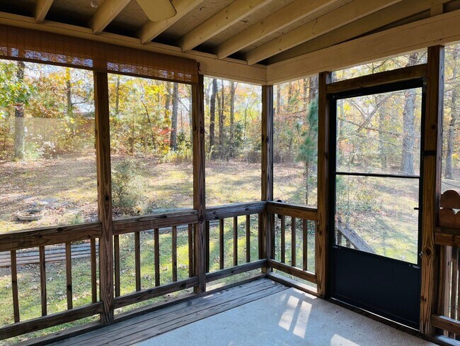 Building Photo - Newly renovated! Located in a quiet neighb...