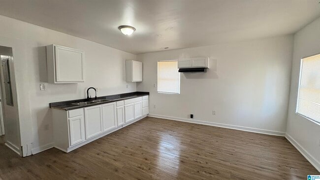 Building Photo - 1310 Steiner Ave SW