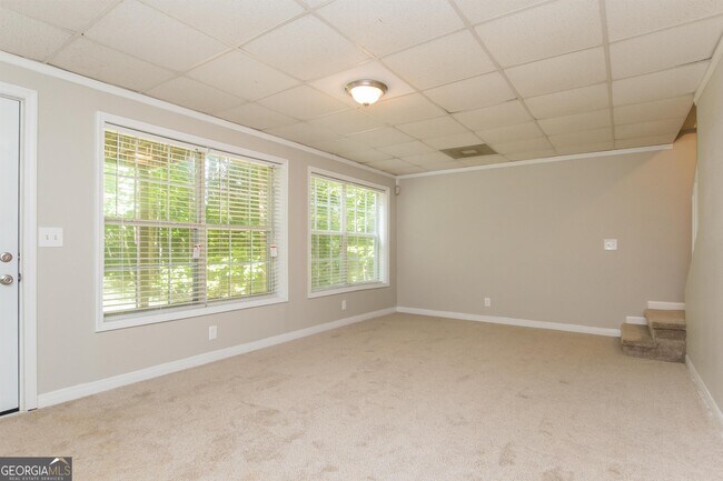 Foto del edificio - 730 Pinehurst Dr