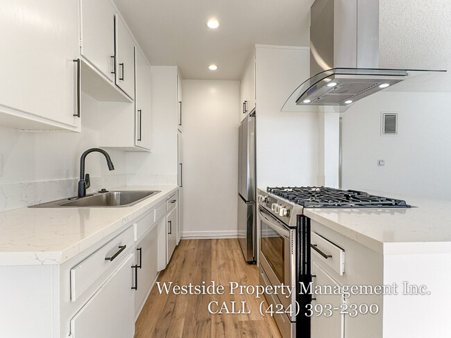 Foto del edificio - 4051 Mclaughlin Ave