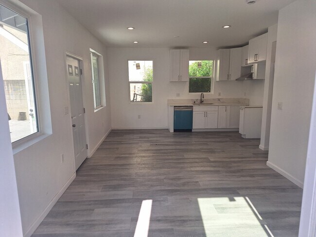 Foto del edificio - 729 W 41st St