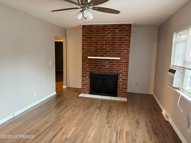 Foto del edificio - 821 Burnt Tavern Rd