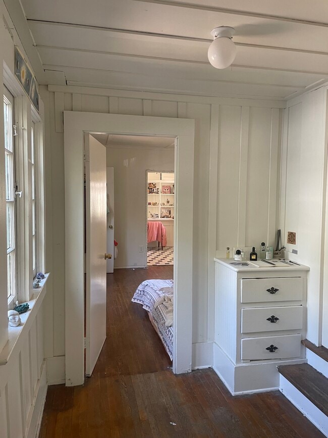 Foto del edificio - 8337 Lookout Mountain Ave