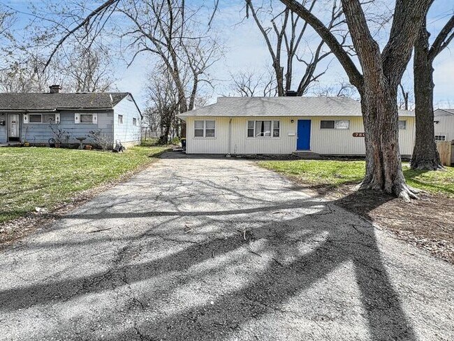 Building Photo - Spacious 4-Bedroom Home in a Prime Locatio...