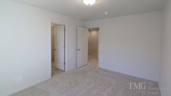 Foto del edificio - 3BD Townhouse in Desirable Burton Neighbor...
