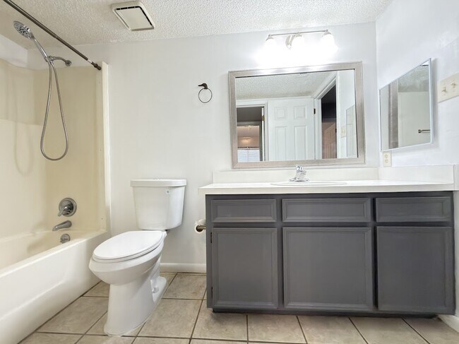 Foto del edificio - 1307 Baytree Dr