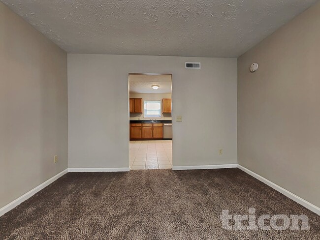 Building Photo - 614 Eastpointe Dr