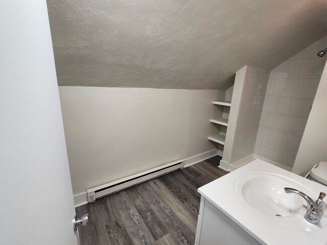 Building Photo - 14 Slater